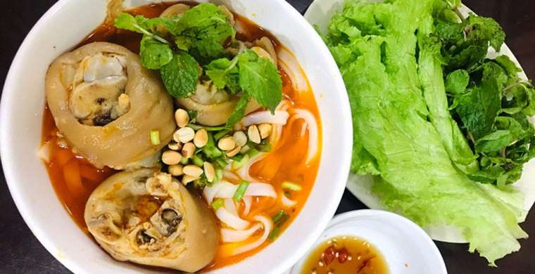 Cách nấu mì quảng giò heo: Món ngon đặc sản miền Trung