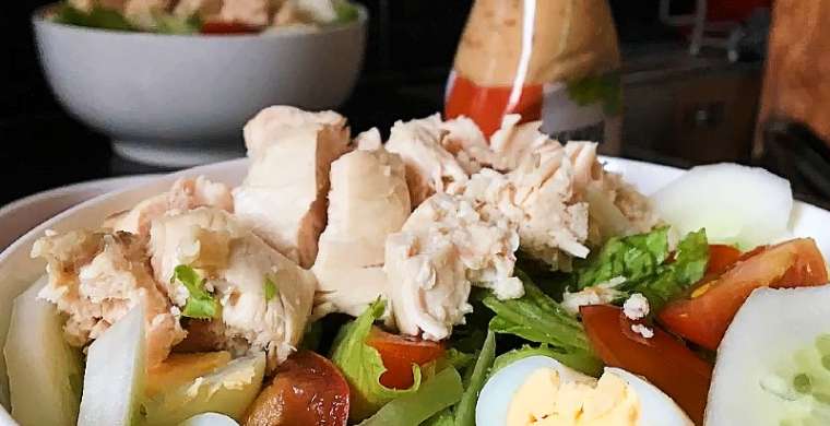 Cách làm salad ức gà ngon miệng và đơn giản